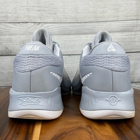 Nike Zoom Freak 4 TB Wolf Grey White Basketball Shoe DO9679-001 Men’s Size 10.5 - Picture 6 of 12